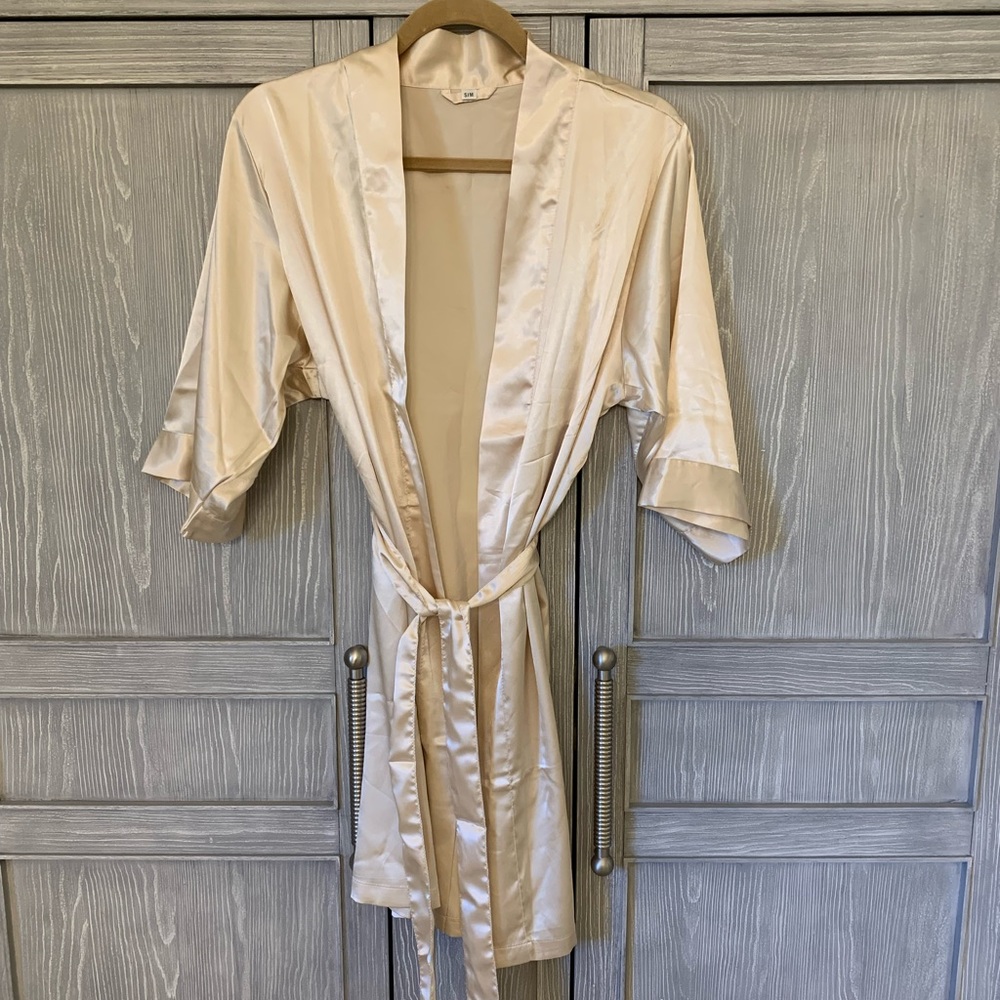 NWOT Pretty Robe - Picture 4 of 5
